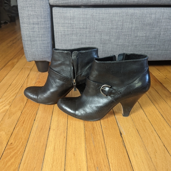 Maxstudio black leather booties heels boots 9.5 - Picture 4 of 10